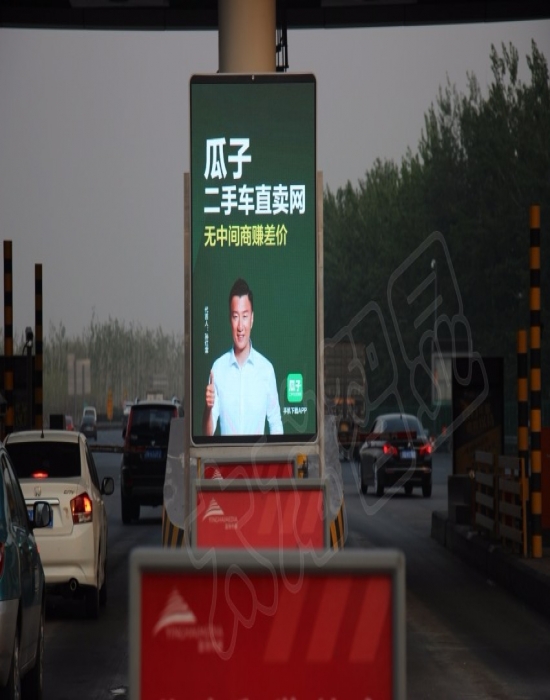 高速收費(fèi)站立柱廣告機(jī)